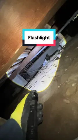 Replying to @bsmstryker  • • #flashlight #flashlights #tiktokmademebuyit #tools #survival #tiktokshopfinds 