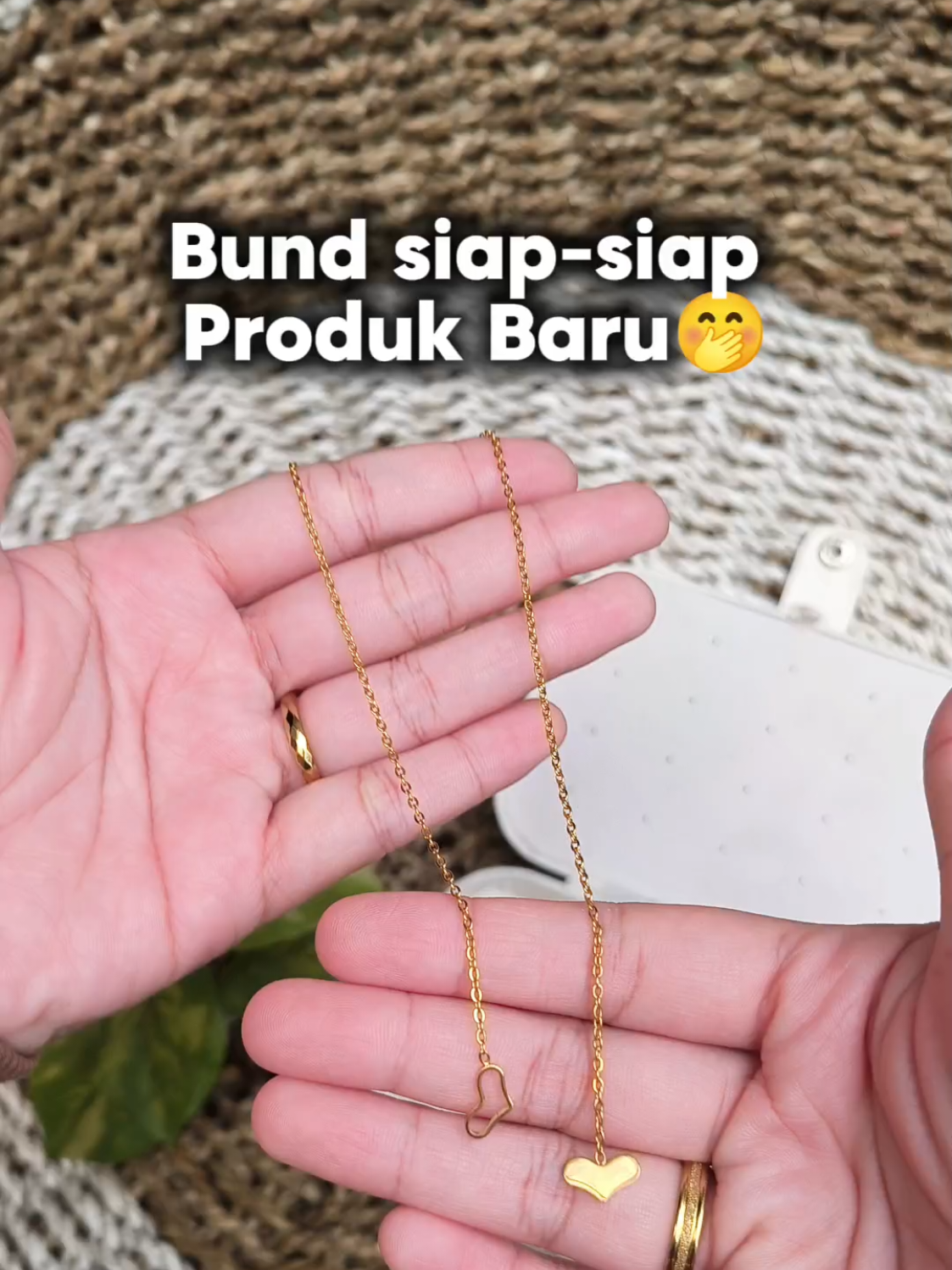 Bund siap-siap, Produk baru🤭 #KilauUntukKu #thiqla #PerhiasanThiqla #perhiasanEmas #PerhiasanWanita #kalungemas #kalungwanita #promoguncang77 #perhiasanmiripemasasli 