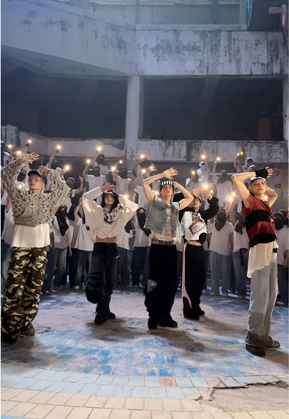 beautiful strangers 🖤  #투모로우바이투게더 #TOMORROW_X_TOGETHER #TXT #TheStarChapter #TOGETHER #BeautifulStrangers 