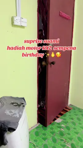 Lama mamyy peram moto ni tau 😂Suami baru balik offshore, kite  suprisekan rxz 😝 #fyp #foryoupage #rxz_members_official #rxzstilltheboss #suprisebirthday 