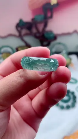 祥云小醒狮#翡翠雕刻设计 #手工製作 #翡翠定制 #纯手工雕刻 