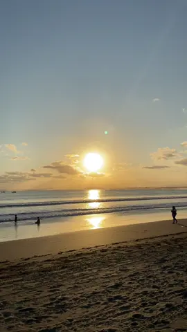nih mentahan buat bikin story ngprank temen kalian lagi liburan🤪🤞🏾 . #fyp #mentahan #sunset #pantaipangandaran #foryoufage 