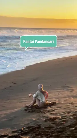 Mukbang On Bended Knee di📍Pantai Pandasari, Jogja #beach #beachday #onbendedknee #explorejogja 