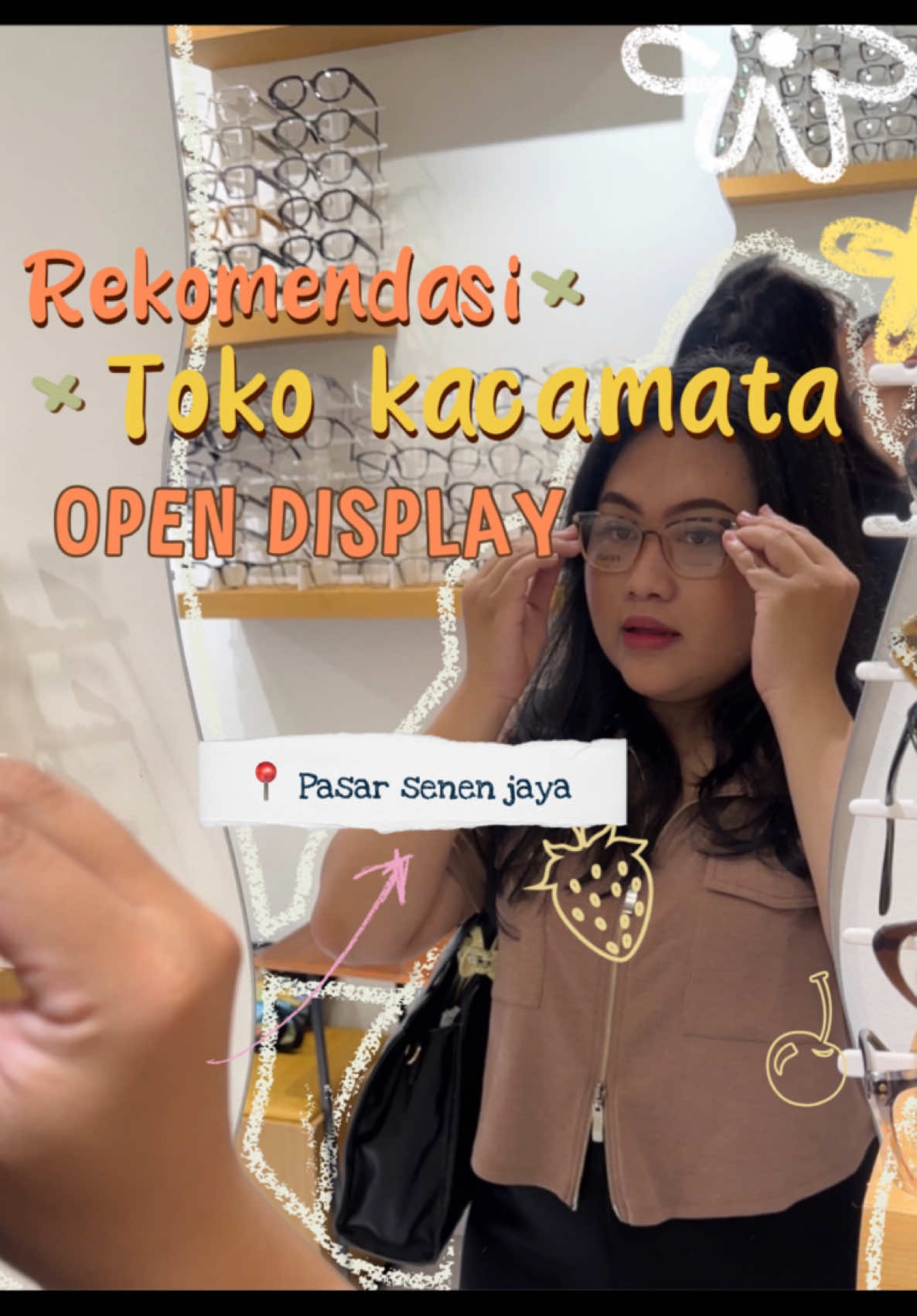 Jujur, nggak nyangka bakal nemu toko kacamata sekeren ini di Pasar Senen! Konsepnya open display kaya di mall, jadi kita bebas pilih dan coba-coba sendiri semua model kacamata yang di display,  dan gak perlu repot minta di ambilin satu-satu! 🥹 Modelnya lengkap dari yang minimalis, classy, sampai yang lagi ngetrend baru2 ini. Dan harganya mulai dari 150rb-an aja! Harga ini sudah sekalian periksa mata juga loh! 📍Toko kacamata @Galery Store        Pasar senen jaya       blok 1&2 No. D1-22