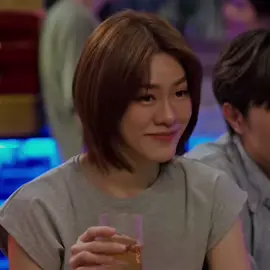 ถือกล้องพอทน ถือแก้วเหล้่าพอเลย😭#emiamily #emithasorn #perfect10liners 