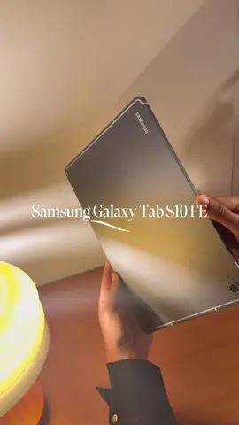 Mau mulai bikin Digital Journal dan Note Taking kaya gini, aku rekomendasikan kalian pakai Samsung Galaxy Tab S10 FE! Selain fitur Samsung Notes yang keren, fitur Circle to Search nya bantu banget misal butuh informasi cepet, tinggal lingkarin aja objek yang mau disearch ✨ Tab ini ringan banget, layarnya cukup gede dan sat set bisa Multi Window tanpa ngelag sama sekali! 🤩 Yuk buat #YangMauLebih produktif buruan checkout Samsung Galaxy Tab S10 FE di Samsung.com/id atau Samsung Store Experience terdekat kalian 🤩 @Samsung Exclusive Store  #samsunggalaxy #tabs10fe #digitaljournal #samsungtab 