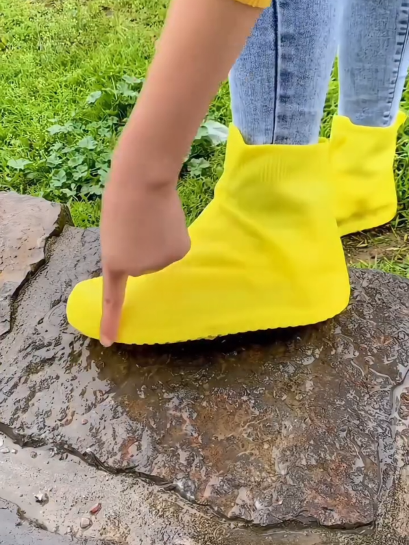 🇺🇬🇺🇬45,000ugx🇺🇬🇺🇬 Silicone shoe covers ☎️07.75.30.70.70 or 07.44.30.70.70 #Shoecovers #Silicone  #Traveltips #rainyday  #mtindohomecenter #ugandantiktok  #fyppppppppppppppppppppppp 