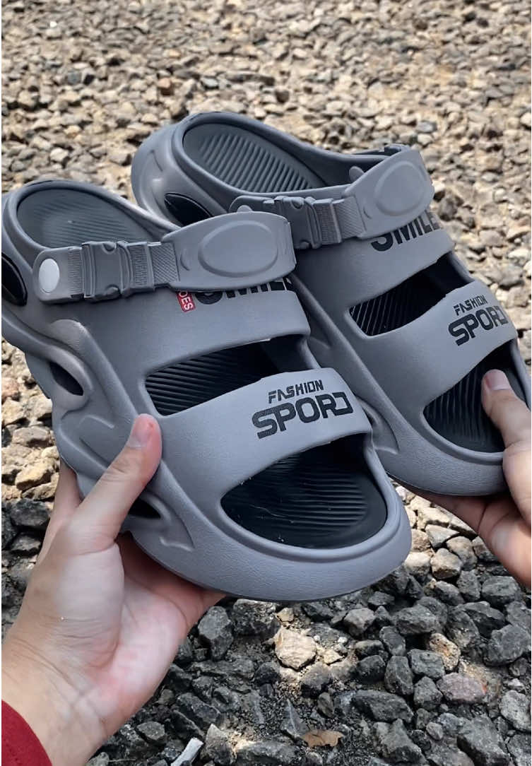 Rekomendasi yang lain nyari sandal buat cowo ada ni modelan baru juga gass langsu di co🫵🏻😎#sandalcowok #kece #rekomendasi #fypge #fyppppppppppppppppppppppp #AAALASPARATUCURRO 