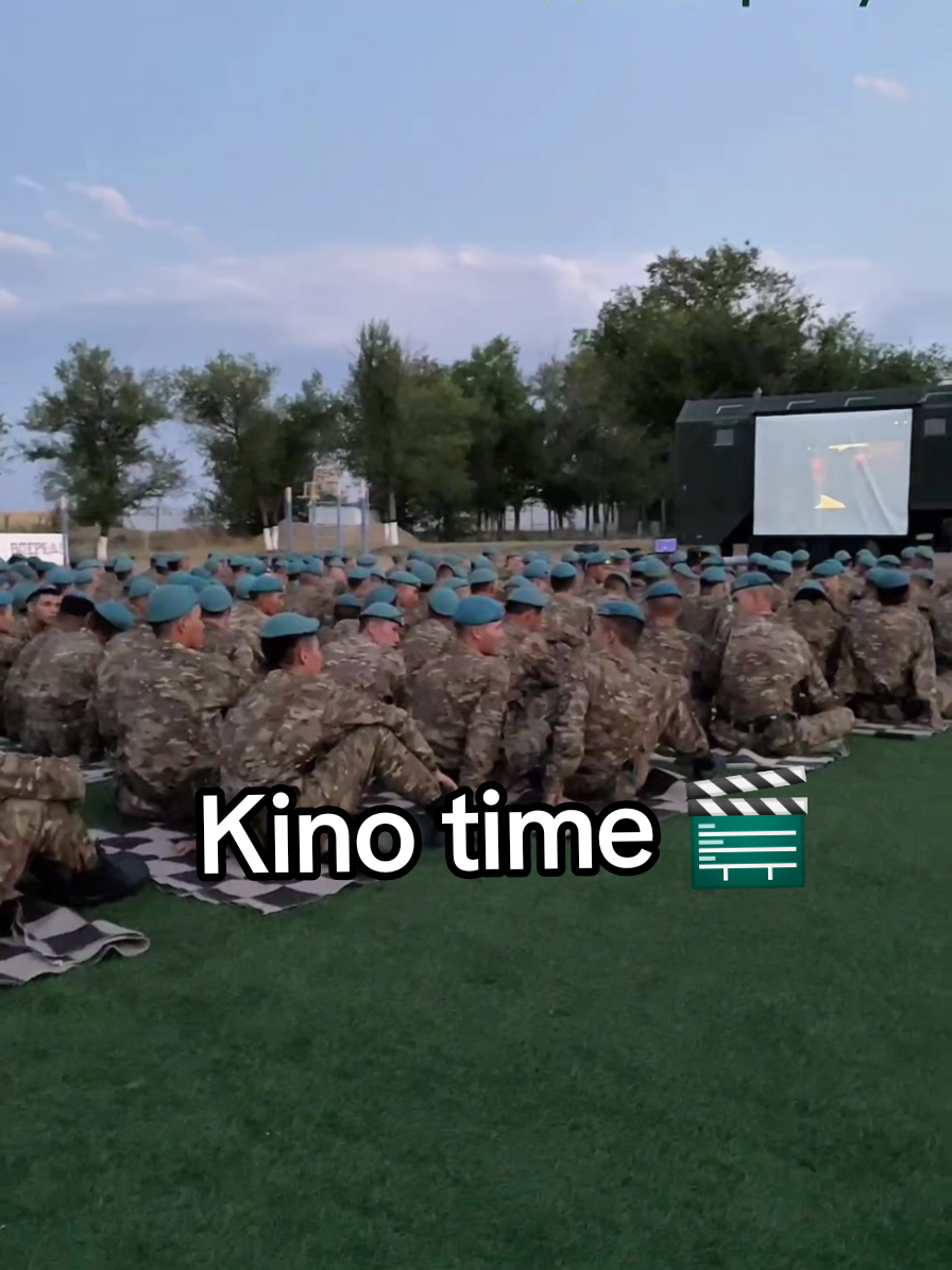 18404 әскери бөлімінің сарбаздары демалыс күнінде ашық аспан астында кино көрді #18404 #дшв #талдыкорган #рекомендации #рек #қазақәскері #армия 