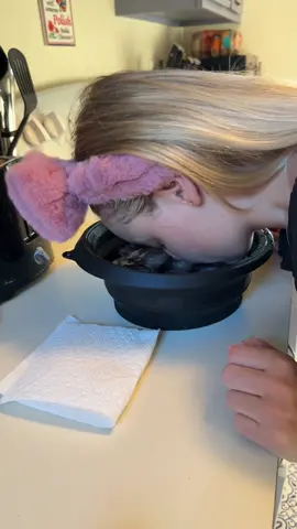 I love that I now have a dedicated bowl, that is collapsible and easy to store, for just icing my face !   #foryoupage #skin #skincare #skincareroutine ##icingface