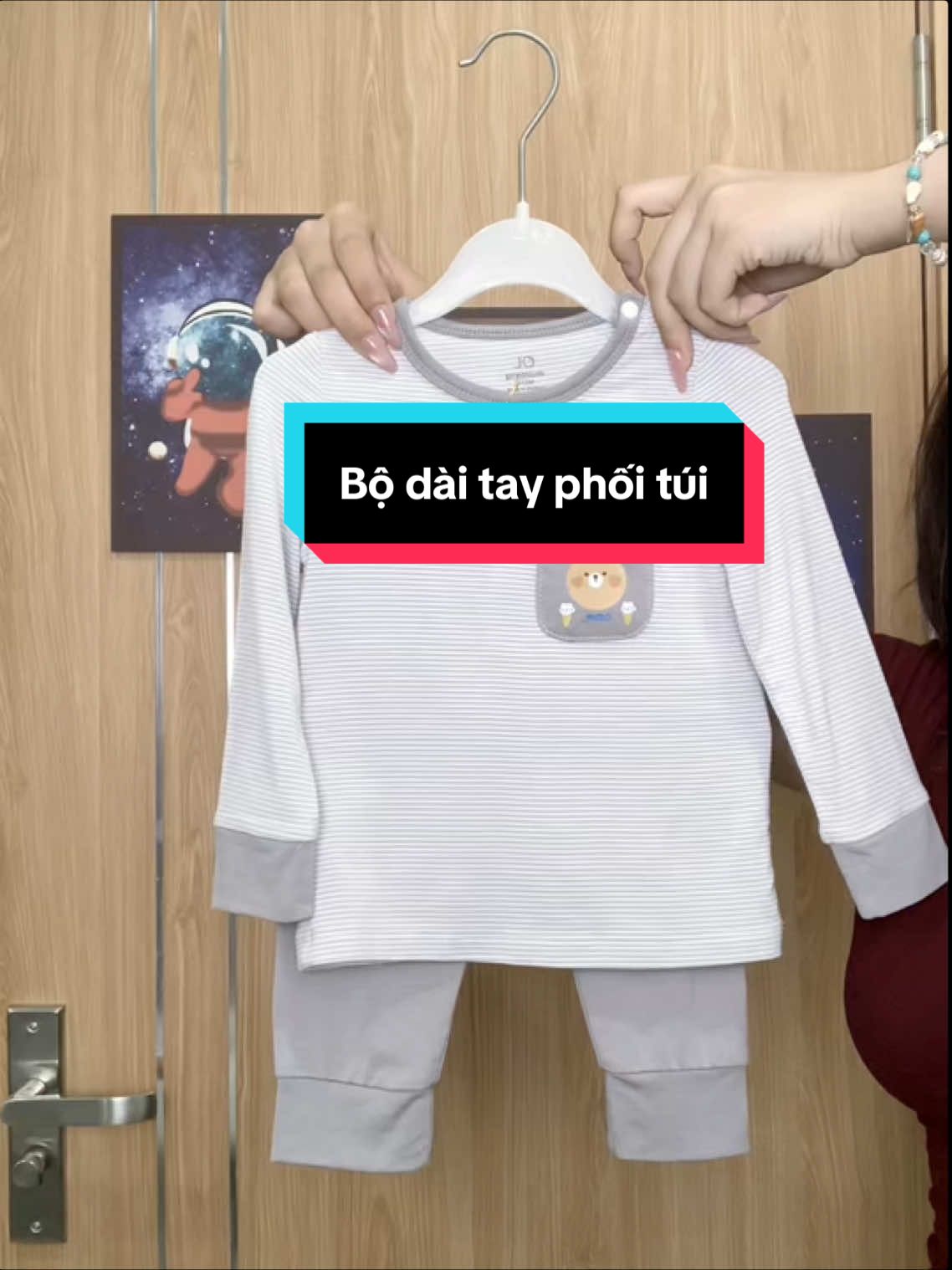Bộ dài tay kẻ phối túi xinh ơi là xinh luôn ý ạ #thoitrangtreem #voibabyshop #chunbee #doxinhmoingay #bodaitaychobe #bodaitay #sanphammoi #hangve 