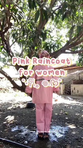 Waterproof pink raincoat with pants #raincoat #raincoatwithpants #rainyday #raincoatwaterproof #pinkraincoat #raincoatforwomen 