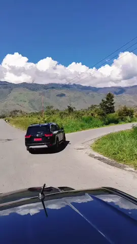 ROMBONGAN GUBERNUR PROVINSI PAPUA PEGUNUNGAN MENUJU TEMPAT PELUNCURAN KOPERASI DESA MERAH PUTIH DI KAMPUNG WALESI, DISTRIK WELESI KABUPATEN JAYAWIJAYA VIA VIDEO KONFERENSI #pemerintahprovinsipapuapegunungan #johntabo 