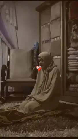 کسی کو نہیں بتا سکتی اپنا درد بس اکیلے میں رو لیتی اور چپ ہو جاتی  😔  #CapCut