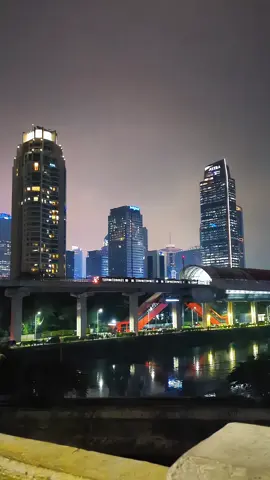 kalau ini namanya MRT atau LRT?  Original video by @zoomie77 📱 Google Pixel 7 Pro  🎥 Cinematic vidio @nalwavee  🔧 Cocok buat Story, Prank, Kata-kata  📥 Follow buat stok video original tiap hari #fyppppppppppppppppppppppp   #mentahanvidio #mentahanvideo #mentahan #xyzbcafypシ 