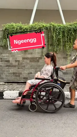 Ngeng ngeng, saatnya ngedrift😆 #disabilityawareness #disabilitypride #disabilitas #tunadaksa #electricwheelchair #wheelchair #kursiroda #transition #transisi 