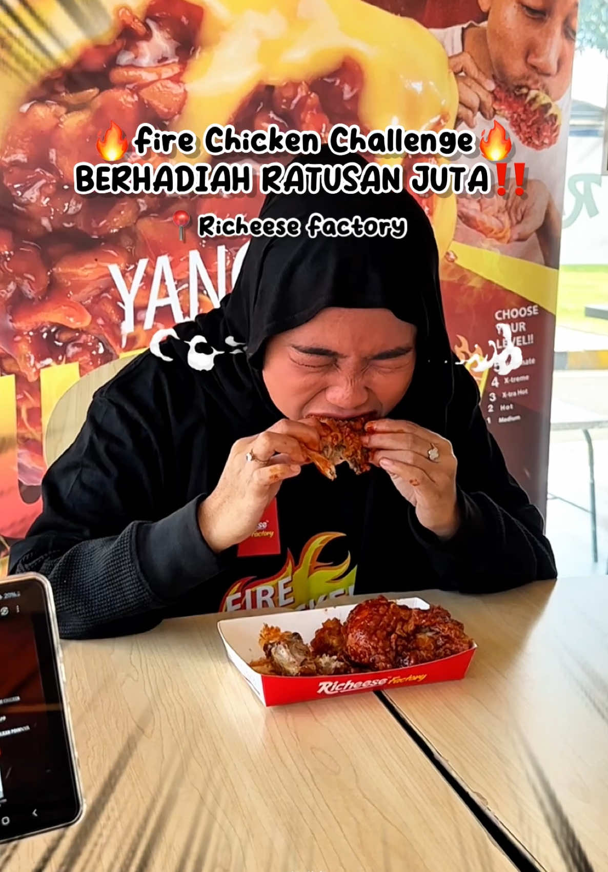 Penyuka pedes, wajib pisan ikutan Fire Chicken Challengenya Richeese Factory🥵🔥 - Ada hadiah ratusan juta, cara joinnya cuma beli 2 Fire Chicken Ala Carte Lv. 3 terus ikutan tantangannya makan dalam waktu 5 menit. Cus ikutan ya, lokasi challenge selanjutnya di 📍Richeese Factory, Taman Kopo Indah Bandung tanggal 25-27 Juli 2025✨ - #eatoutricheesefactory #firechickenchallenge 