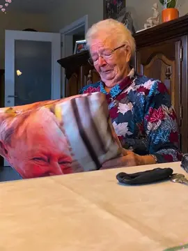 Grandma cried when she saw grandpa’s portrait #fyp #grandma #move #cry #tiktok 