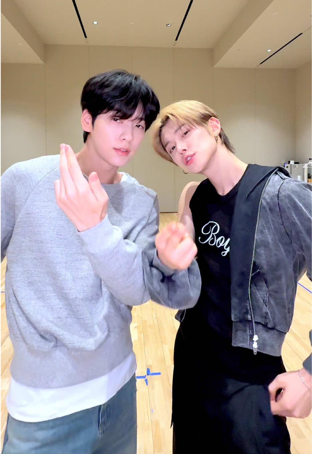 Upside Down Kiss 🫦 #투모로우바이투게더 #TOMORROW_X_TOGETHER #TXT #SOOBIN #YEONJUN #TheStarChapter #TOGETHER #BeautifulStrangers #UpsideDownKiss 