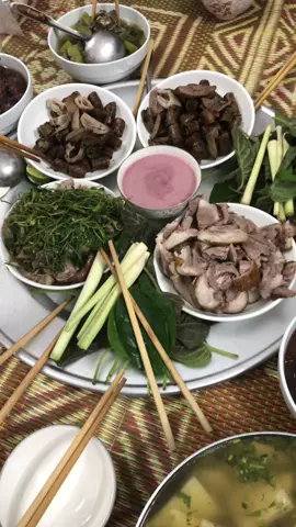 Ăn như ăn tết