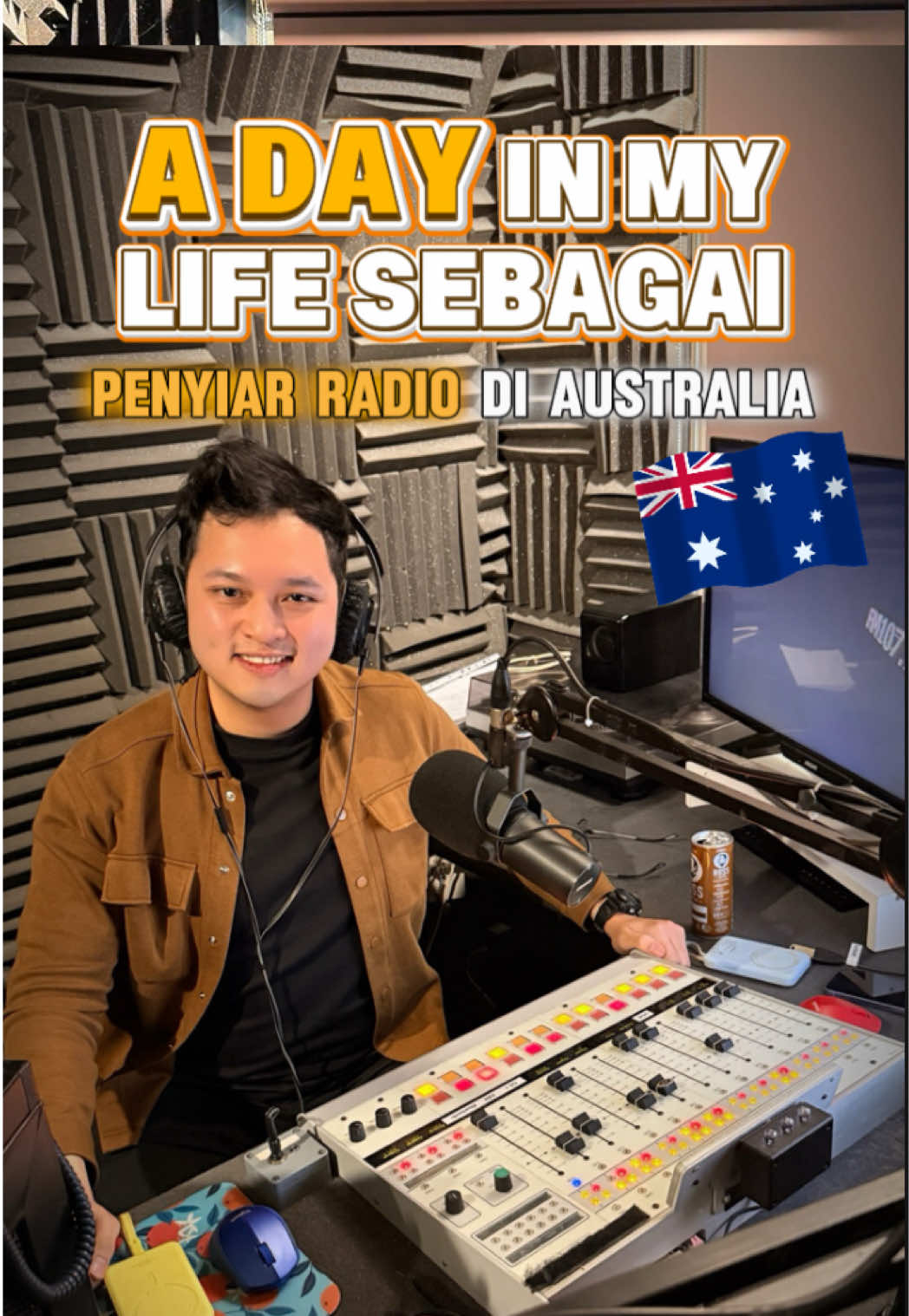 🇦🇺A Day in My Life as a Radio Broadcaster/Presenter in Australia! 🎙️ Hari ini aku ajak kalian ikut seharian jadi penyiar radio di Australia. Ternyata seru tapi juga penuh tantangan! 😭✨   📡 Mau ikutan jadi penyiar juga? Buat kamu yang pengen kerja di dunia broadcasting di luar negeri, di video ini aku spill juga tips jadi radio broadcaster/presenter di Australia. Tonton sampai akhir ya!  🇦🇺  📌 SAVE postingan ini biar gak lupa & bisa kamu buka lagi pas butuh! #australia #whv #whvaustralia #whvindonesia #workingholiday #kerjadiaustralia #peluangkerja     
