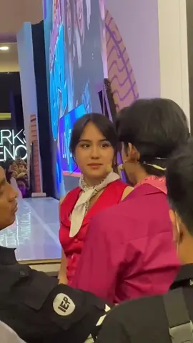 In Backstage nicole so sweet bgt rapihin rambut fattah  @NICOLE ROSSI @fatso  #nicolerossi #fattahsyach #fattzar #asmaragenz #fyp 