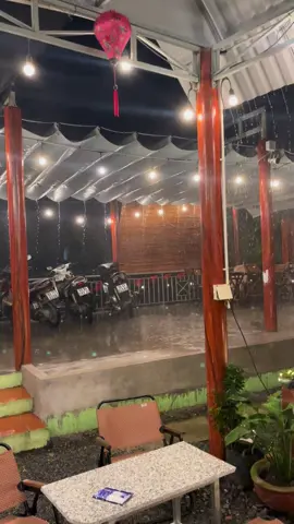 Tảng đá nặng khi còn cầm trên tay,Buông ra rồi mới biết tất cả chỉ là cảm giác...
