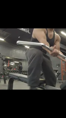 😃#liftok #tamaletwins #fyp #failvideo #gymfailnation #GymTok #gymfail #funnygymvideos 