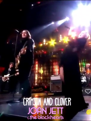 CRIMSON AND CLOVER CON JOAN JETT & THE BLACKHEARTS JUNTO A TOMMY JAMES,DAVE GROHL Y MILEY CYRUS EN VIVO,2015  La versión de Joan Jett and the Blackhearts de 