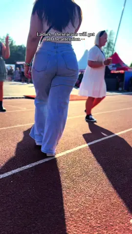 I am in love with these stretchy wide leg jeans from @Katch Me Chic 🫶🏼🌸 #fype #fypage #jeans #stretchyjeans #jeansoutfit #summeroutfit #jeansoutfitideas #widelegjeans #wideleg #curvyfit #curvytiktok #curvy #jeanshighwaist #thicktok 