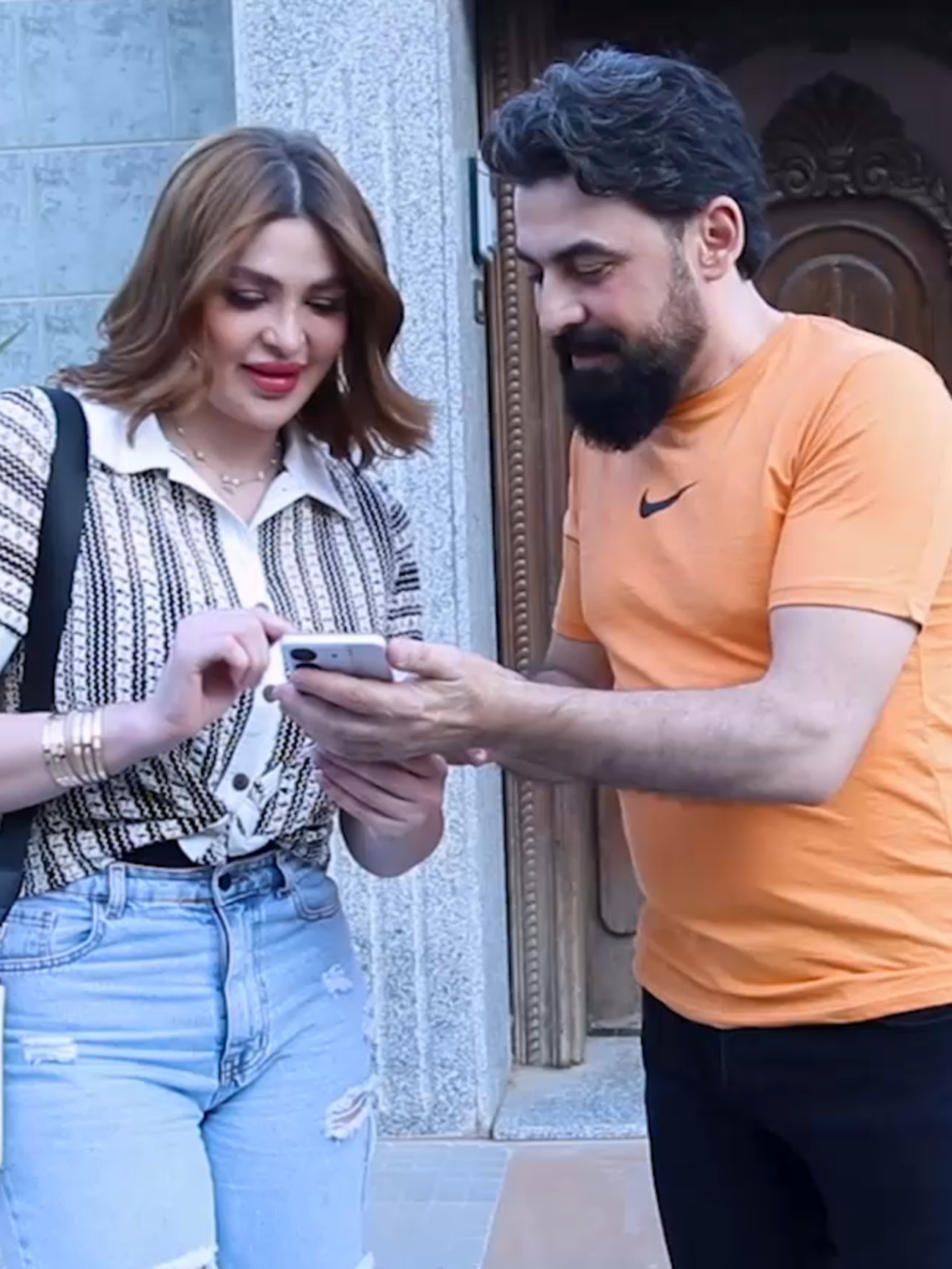 طمعت فيه وعزمته عالبيت حتى تظبطه 🔥بس أكلت الضرب 😅😅#سكيتشات #vibes #reels #سكيتشات_عالماشي #explore #اكسبلور