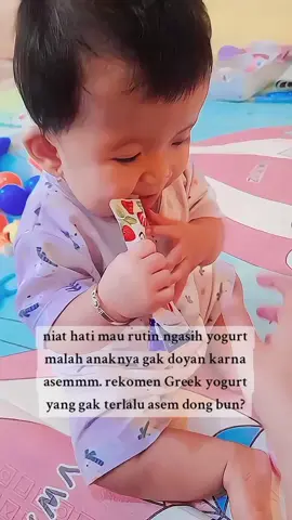 Kemarin nyoba Greek yogurtnya rasanya kecutt bgt anakku tidak doyan, enakan yang yogurt to go rasanya enak ada nata decoconya lagi. tapi ini gak aku kasih ke anak yaa, lagi dimakan emaknya direbut sama sibocill🤗 #fyp #gtm #yogurtbikinseger #mpasi #mpasihomemade 