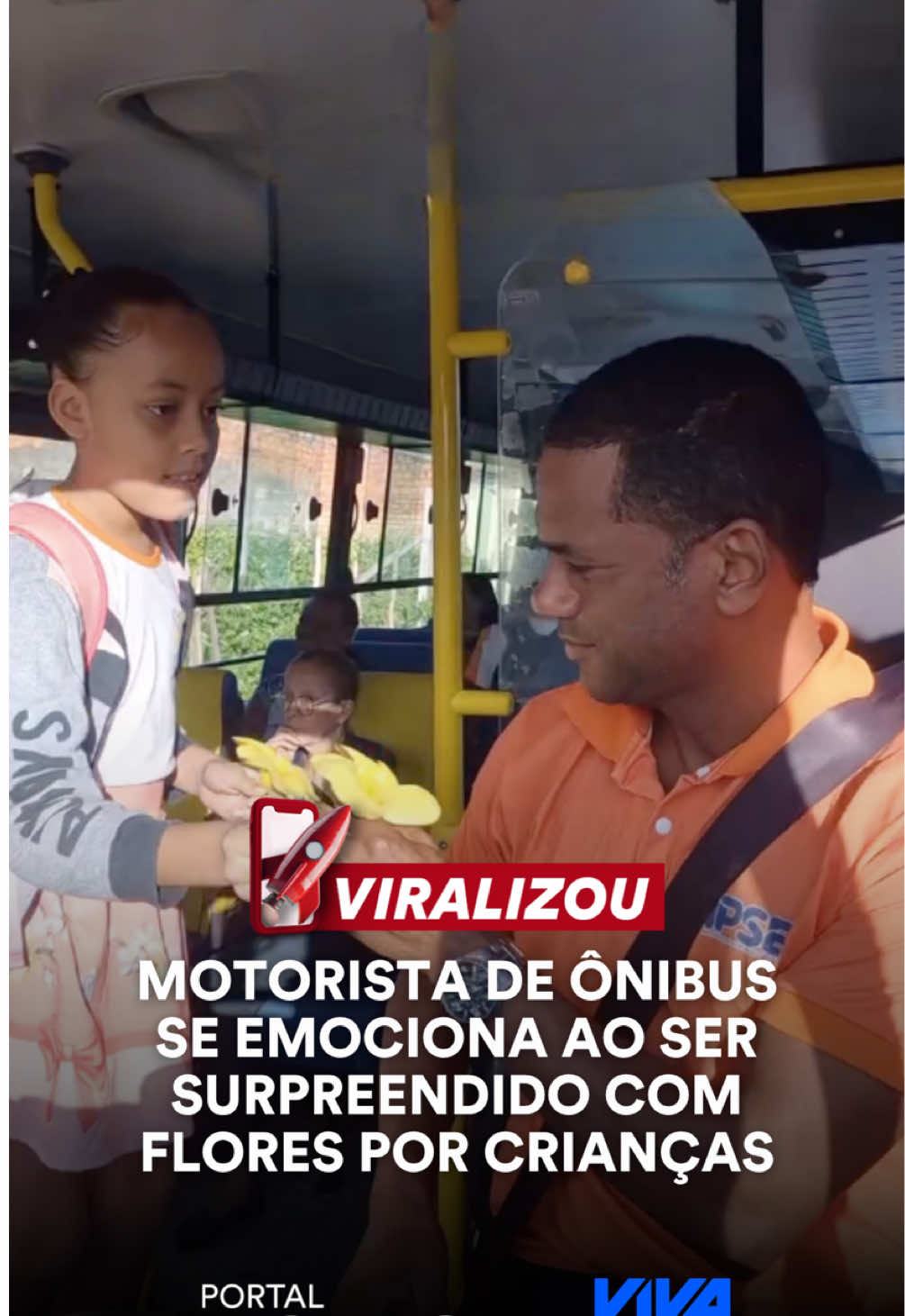 O que parecia um dia comum de trabalho ganhou outro sentido para Samuel Monteiro. Durante o trajeto, enquanto gravava um vídeo, o motorista foi surpreendido: ao parar em um ponto, crianças subiram no ônibus e o presentearam com flores. Emocionado, ele sorriu, abraçou os pequenos e destacou na legenda que homens também podem receber flores. Créditos: @smsamuelmonteiro