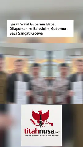 JAKARTA | titahnusa.com — WAKIL Gubernur Kepulauan Bangka Belitung (Babel) berinisial H resmi dilaporkan ke Bareskrim Polri atas dugaan penggunaan ijazah palsu. Laporan tersebut dilayangkan oleh Ahmad Sidik, mahasiswa Universitas Bangka Belitung, yang datang langsung ke Jakarta didampingi kuasa hukumnya, Herdika Sukma Negara, Senin (21/7/2025).  “Hari ini kami datang dari Bangka Belitung untuk melaporkan Wakil Gubernur H atas dugaan penggunaan ijazah palsu,” tegas Herdika kepada awak media di halaman Bareskrim Mabes Polri, Jakarta Selatan. Dalam laporannya, pihak pelapor menyertakan sejumlah bukti awal, di antaranya tangkapan layar dari Pangkalan Data Pendidikan Tinggi (PDDikti) milik Kementerian Pendidikan, Kebudayaan, Riset, dan Teknologi. Data tersebut menunjukkan bahwa H baru terdaftar sebagai mahasiswa Universitas Azzahra pada tahun 2013, sementara ijazah Sarjana Hukum (SH) yang digunakan H diterbitkan pada tahun 2012. “Bagaimana mungkin seseorang memperoleh ijazah satu tahun sebelum ia tercatat sebagai mahasiswa aktif? Ini adalah kejanggalan yang sangat serius,” ujar Herdika. Tak hanya itu, pelapor juga menyerahkan salinan ijazah H dan dokumen resmi Pemerintah Provinsi Babel berupa surat edaran yang ditandatangani H dengan mencantumkan gelar SH. Mereka menduga, gelar tersebut diperoleh secara tidak sah karena dalam catatan PDDikti, H dinyatakan nonaktif sejak 2014. Laporan tersebut telah resmi diterima Direktorat Tindak Pidana Umum Bareskrim Polri dengan nomor registrasi LP/B/339/VII/2025/SPKT/BARESKRIM POLRI, tertanggal 21 Juli 2025. Pelapor, Ahmad Sidik, menyatakan bahwa langkah hukum ini merupakan bentuk tanggung jawab moral sebagai mahasiswa terhadap praktik manipulasi identitas akademik oleh pejabat publik.  “Kami tidak ingin masyarakat Bangka Belitung dipimpin oleh pejabat yang menggunakan ijazah palsu. Ini soal integritas dan tanggung jawab moral,” kata Sidik. Pasal yang Dikenakan dan Langkah Selanjutnya Menurut Herdika, laporan ini mengacu pada beberapa ketentuan pidana, yakni: Pasal 263 KUHP (pemalsuan surat), Pasal 264 KUHP (pemalsuan akta autentik), Pasal 93 UU No. 12 Tahun 2012 tentang Pendidikan Tinggi, dan Pasal 69 UU No. 20 Tahun 2003 tentang Sistem Pendidikan Nasional. Pihak pelapor saat ini tengah menunggu proses klarifikasi dari penyidik dan menyiapkan saksi-saksi tambahan, termasuk satu orang yang turut hadir saat pelaporan bernama Ayubi, yang disebut sebagai saksi kunci. *Selengkapnya kunjungi website titahnusa.com dengan klik link🔗 yang ada di bio #updatenews #fyp #bangkabelitung 