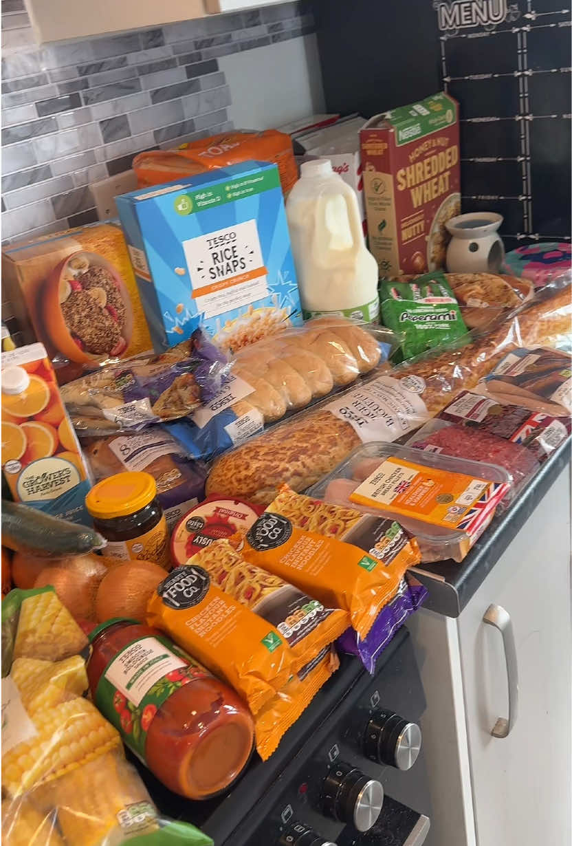 Budget food shop for my family of 3 🧑‍🧒‍🧒🤰🩵 #foodshopping #foodshoppinghaul #budgetfoodshop #singlepregnantmomma #fyp 