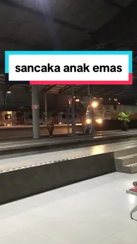 Patas tarif biasa yogyakarta - Surabaya gubeng angkatan terakhir melintas solo jebres #keretaeksekutif #daop6 #sancaka #anakemaskai #naf111 
