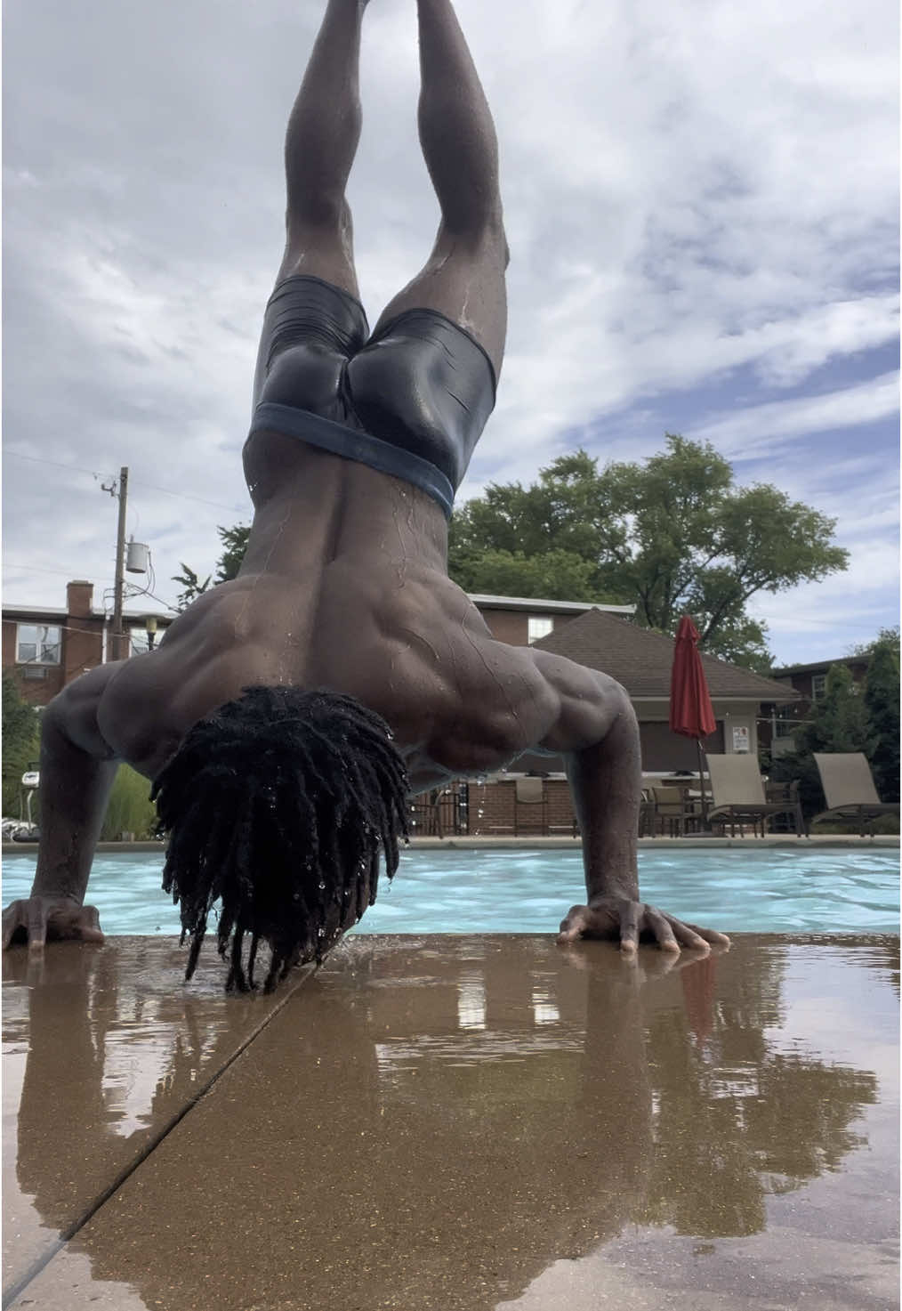 Calisthenics all day…. #calisthenics #pool #handstandpushup #fyp 