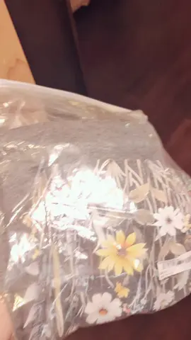 flower shirt for my sister :D  #tryonhaul #tshirt #floralshirt #flowers #plussizefashion #plussizetiktok 