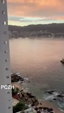 imagínate tu odiandome y que yo esté aquí en #Acapulco 🙂‍↔️👌😊👋😂