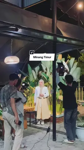 siapa nih yang terngiang-ngiang sama lagu2 nya minang timur?🤫 @Yonairma24 @DIVA AUREL #minangtimur #tabolabale #agamjuacafepayakumbuh #agamjuacafe #cafepyk 
