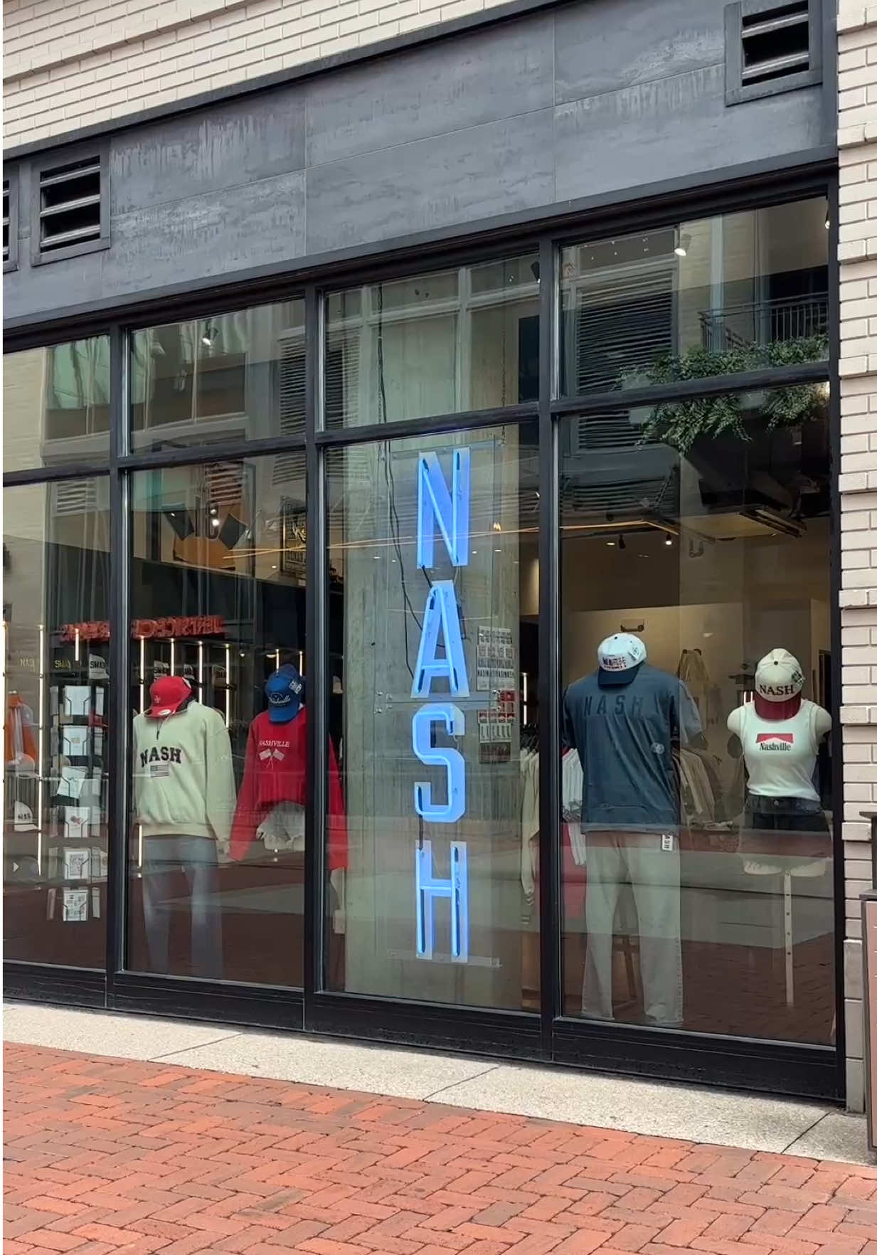 Stop by @Fifth + Broadway for a little shopping 🤠🛍️ #nashville #tennessee #fifthandbroadway #thenashcollection #nash #downtown #comewithme 