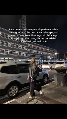 weekend kemarin pergi ke bandung. tapi buat kerjaan. sempet kecewa karena merasa gak istirahat di waktu weekend. tapi ternyata setelah diinget2 Tuhan tuh baik ya, dulu pernah mimpi pengen ke bandung. ternyata skrg kejadian. kadang kita harus ingat hal2 kecil ini supaya tetep bisa memaknai hidup.
