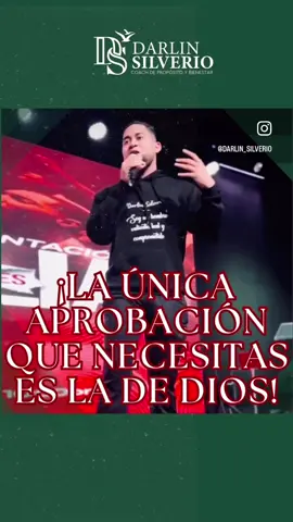 ~•¿Por qué sigues buscando la aprobación de los demás?•~ Quizás llevas heridas del pasado o cargas expectativas que no son tuyas. Pero escucha esto: aunque otros te fallen, Dios siempre te recoge con amor (Salmos 27:10). Su disciplina no es rechazo, es guía para que crezcas (Hebreos 12:11). Él sana tus heridas y te recuerda que tu valor no depende de la opinión de nadie, sino de Su amor eterno (Salmos 147:3). Deja de buscar en otros lo que ya tienes en Dios. Gracias por la oportunidad a mis lideres de poder compartir el testimonio en la Vigilia de Hombres, de lo que Dios ha hecho con mi corazón y ser de bendicion para aquellos que al igual que yo, han estado o siguen batallando con esa maldicion de engaño llamado 
