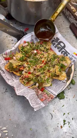 80 rupay mein sirf 4 puri! 😱🫣 Dada ne toh premium street food ka naya standard set kar diya 🤣🔥 #ExpensiveStreetFood #PuriShock #IndianStreetFood #DesiFoodie #paisavasooldiologue 