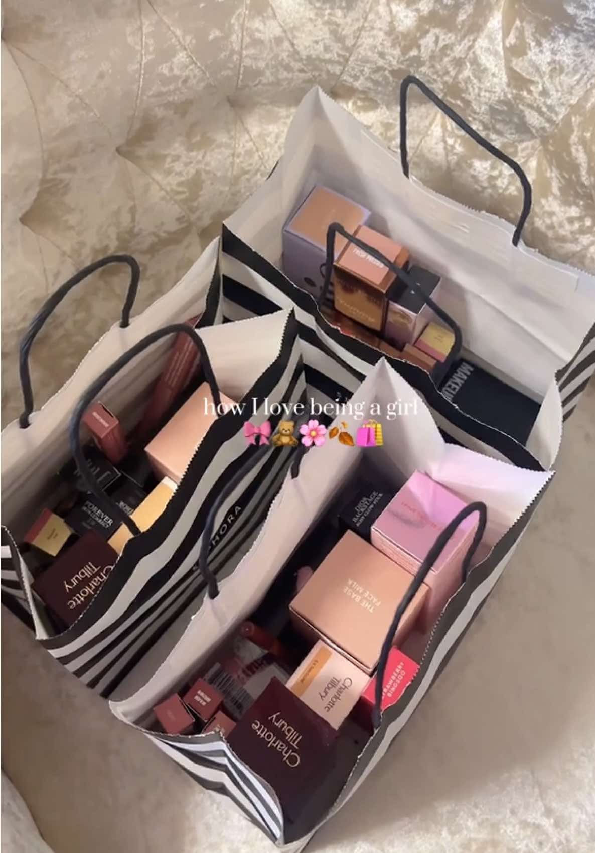 haul time 😊💗🛍️ #sephora #haul #shoppinghaul #girltherapy #aesthetic #pink #girly #imjustagirl #makeupgirl #summertime #fyp #foryoupage #BeautyTok 