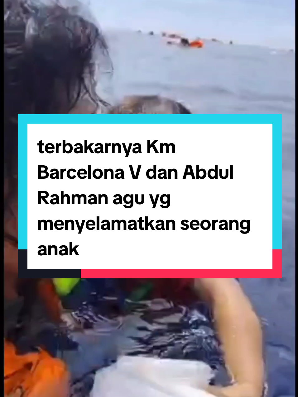 Saat KM Barcelona V terbakar, seorang ibu berjuang di laut sambil menggendong anaknya. Ia kelelahan, hampir menyerah… Lalu datang Abdul Rahman Agu penumpang lain, bukan keluarga, bukan petugas. Ia berkata : “Biar saya bantu, Pak…” Abdul memeluk si kecil, menenangkannya, dan tetap berada di dekat sang ibu sampai perahu nelayan datang menolong. Bukan aksi heroik yang dibuat-buat. Ini nyata. Di tengah bencana, masih ada orang yang memilih untuk peduli. Terima kasih, Abdul Rahman Agu.