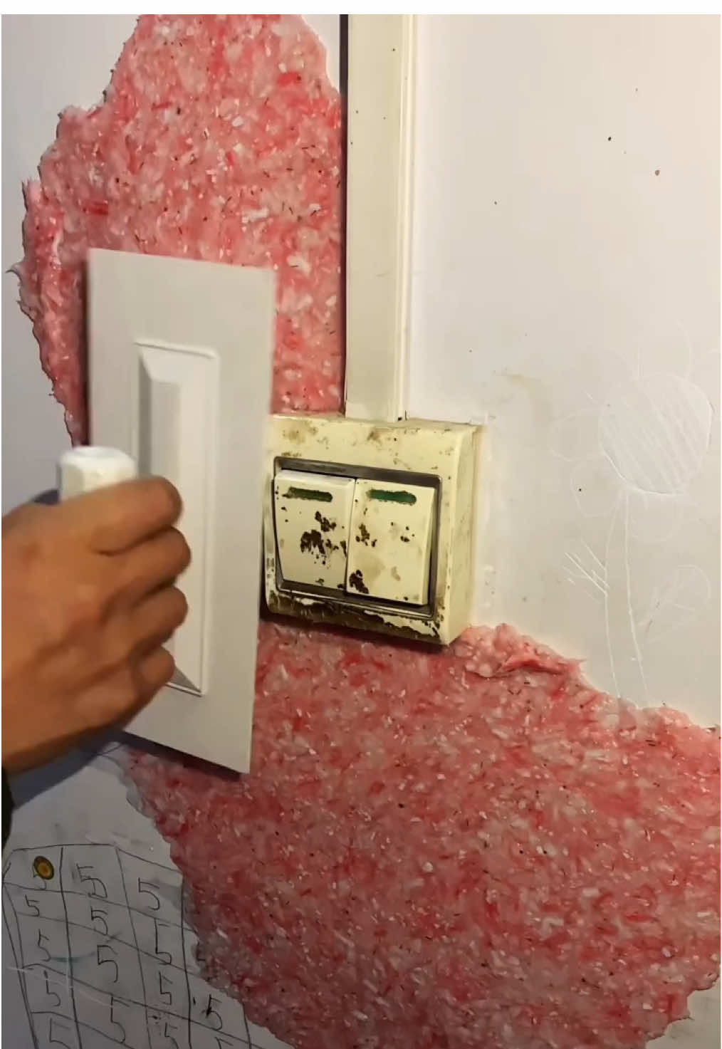 老挝巴色市我来了，农村自建房批刮大理石施工中，必美批刮大理石(让施工更简单) #必美批刮磨石 #必美之家#必美外墙批刮大理石 #必美无机彩石#老挝必美之家整装 