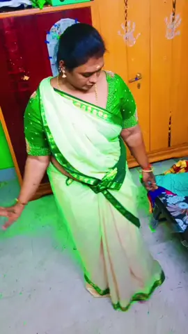 South Indian Chubby Aunty Dance #aunty #bhabhi #saree #Dance #Lady 