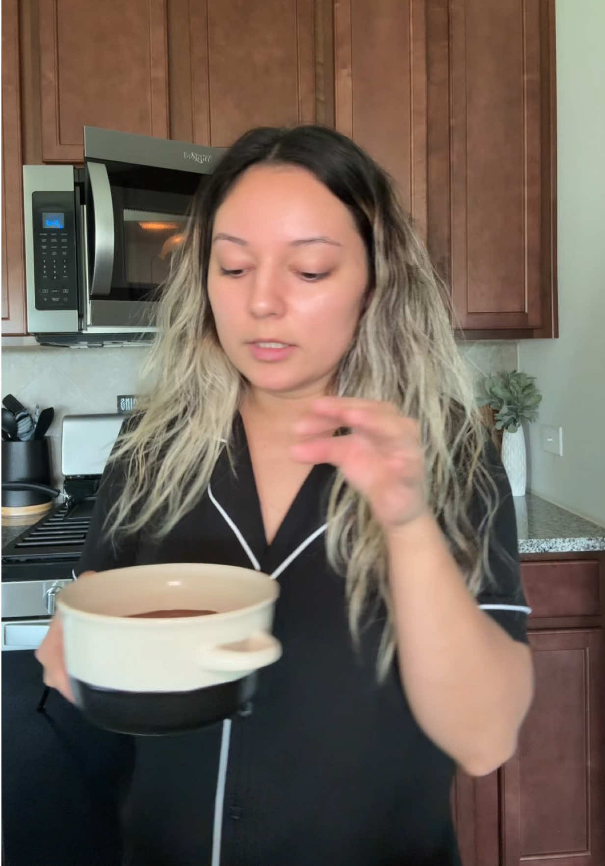 My favorite go to dessert for breakfast hehe especially on those days when I don’t want to cook!  Deets⬇️ - 1/2 of a ripe banana - 1/2 of oats - chocolate/vanilla protein powder (I use @Promix Nutrition - c0de Stephxnielara to save 💋) - honey wtv amount ur heart desires - 1/4 tsp baking soda OR cornstarch 🤭 - 1/3 cup of wtv milk you like - pinch of salt - cinnamon - dark chocolate chips Blend it all and heat up for 1 min then heat up again for another 30-45sec  Enjoy ☺️  @Nestle Toll House  @Bob’s Red Mill 