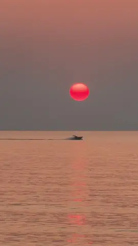 how romantic italian sunsets are 🌞🧡 #summerinitaly #italiansummer #beautifuldestinations #sicily #sunsetvibes #romanticizeyourlife 